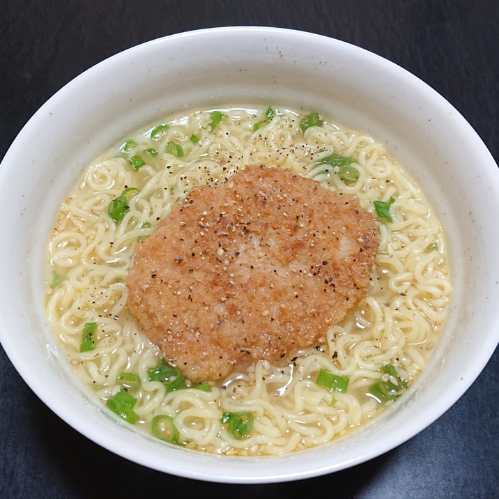 インスタントで☆じゅわじゅわコロッケ塩ラーメン